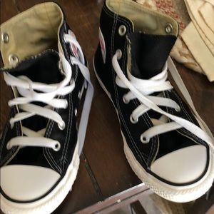 Boys converse tennis shoes